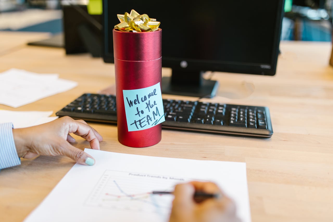 Kreative Geschenkideen fürs Büro: Mit einem personalisierten Wackelkopf Freude an den Schreibtisch bringen